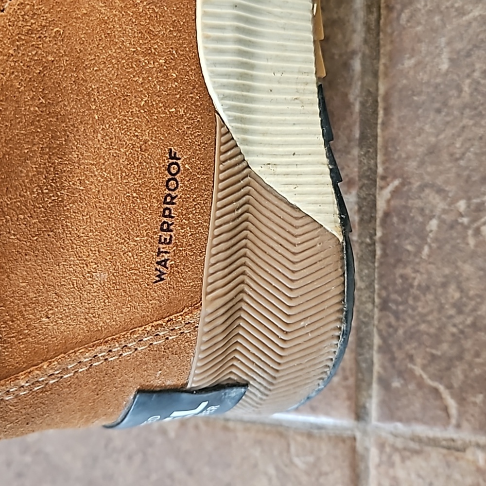 Sorel Out and About size youth 4 boots - Picture 4 of 6